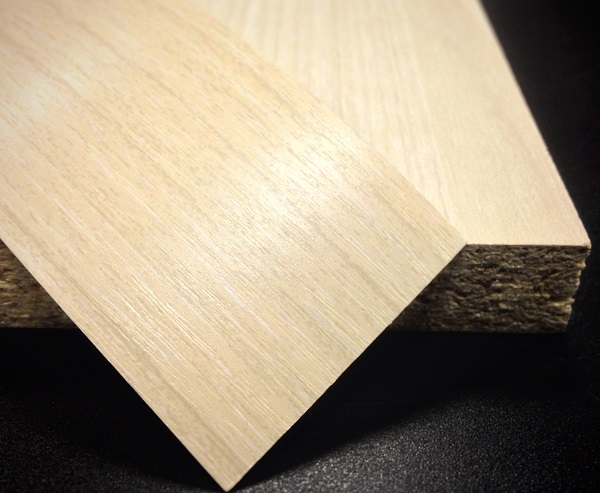 Кромочная лента ПВХ 2*19 мм RE2776 с плитой ЛДСП 16 мм дуб шамони. Кромочная лента ПВХ 2*19 мм RE2776 с плитой ЛДСП 16 мм дуб шамони.